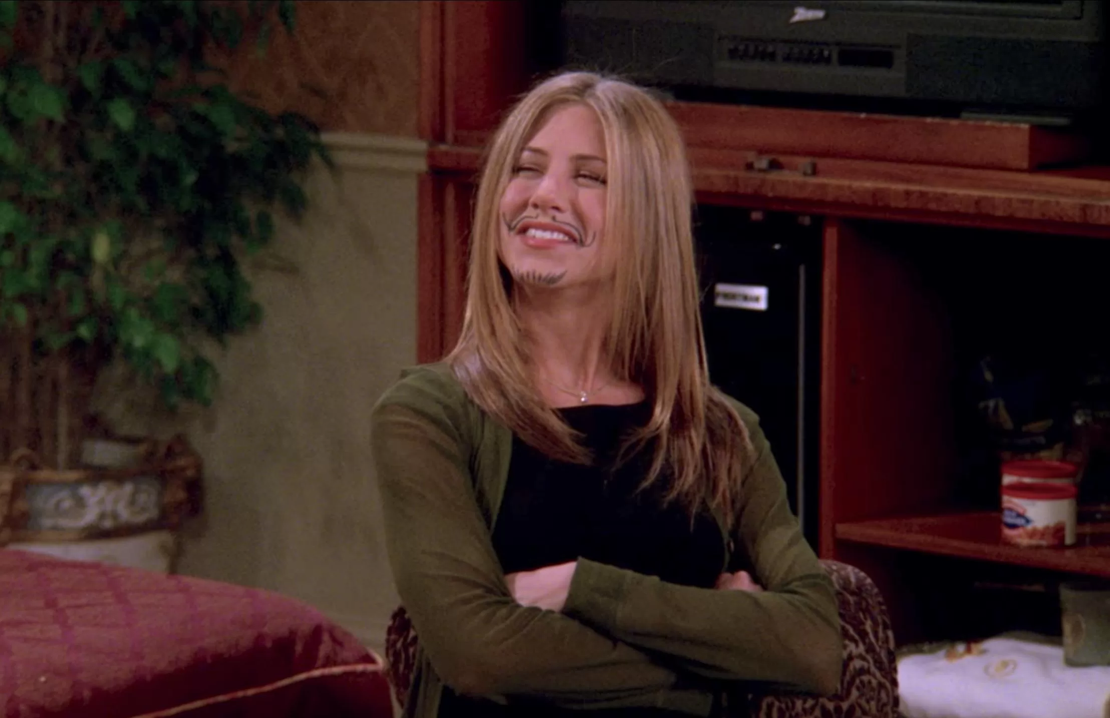 Friends | The Hilarious Scene Where Jennifer Aniston Broke Her ...